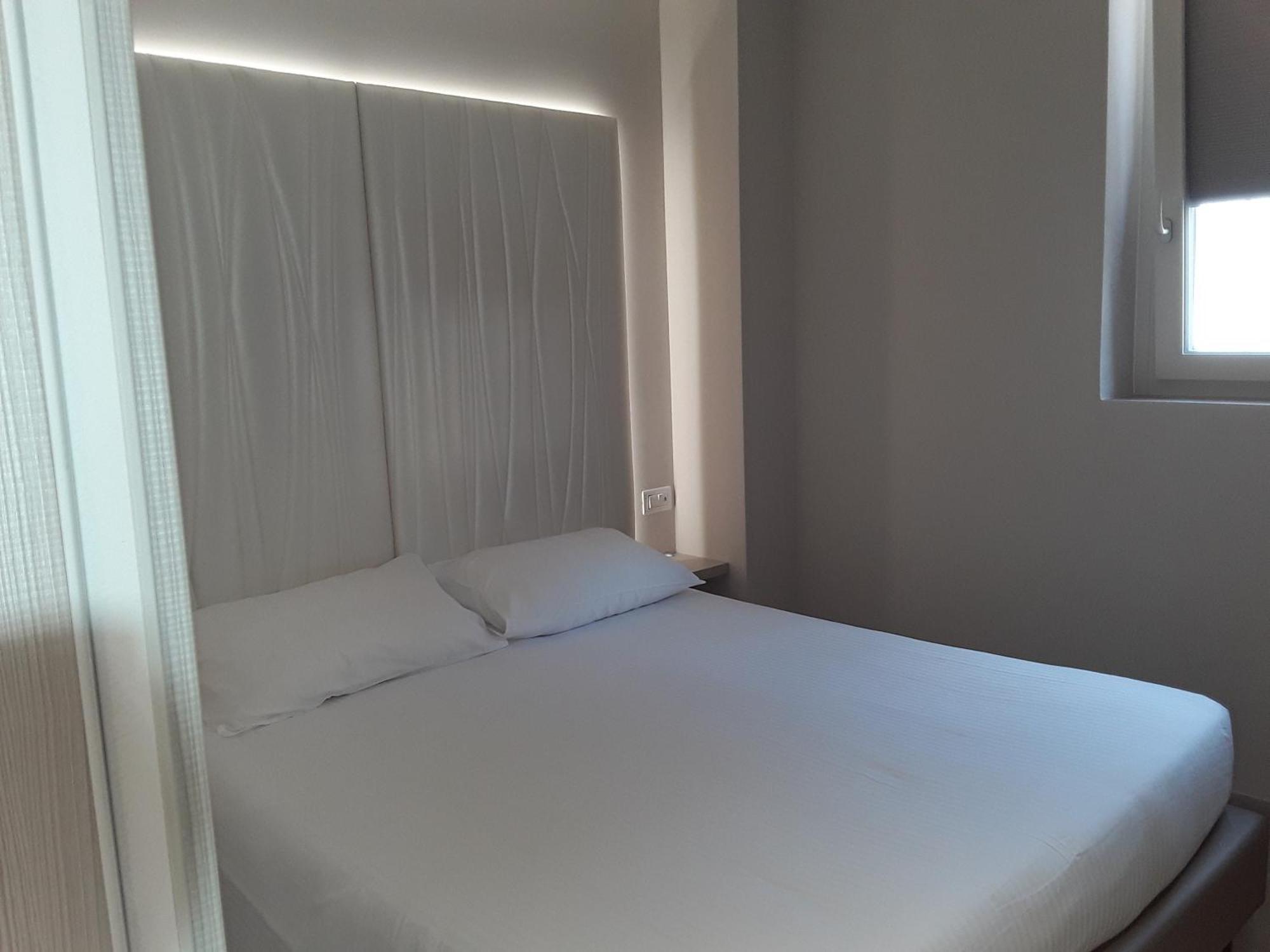 Hotel Danieli La Castellana Lago Di Garda Brenzone sul Garda Dış mekan fotoğraf