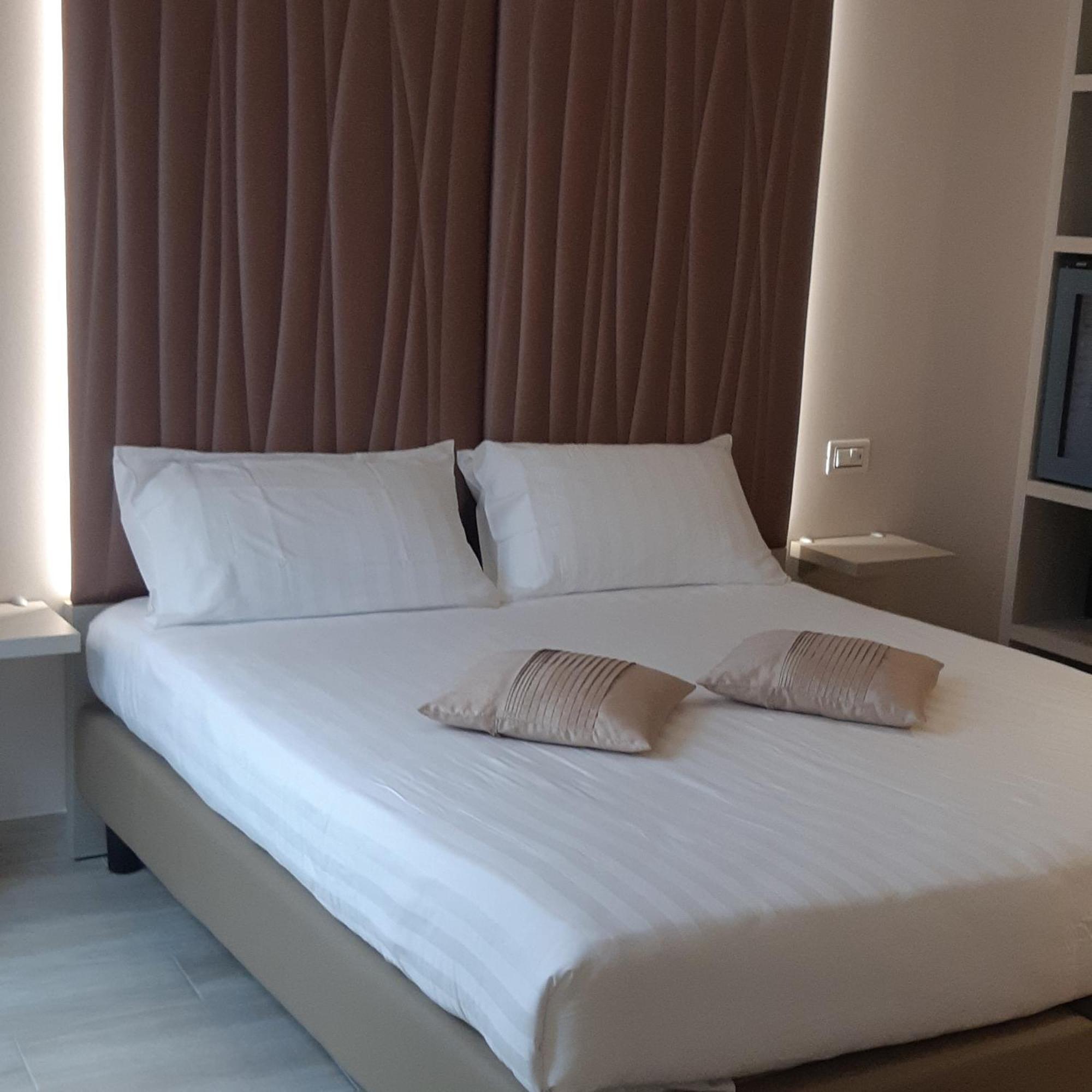 Hotel Danieli La Castellana Lago Di Garda Brenzone sul Garda Dış mekan fotoğraf